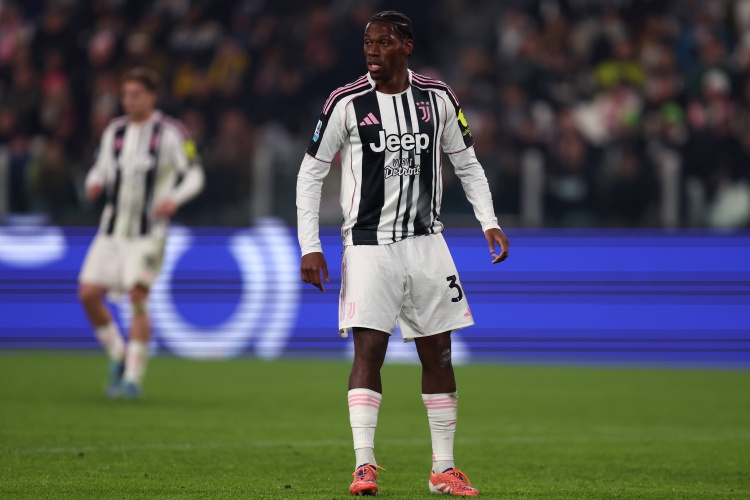 记者：戴维持续拒绝其他球队报价 球员想留队+转会只考虑顶级球队